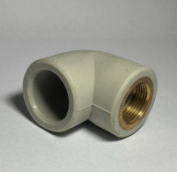 Поліпропіленовий кутник 32х3/4вн.