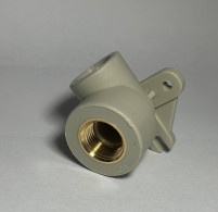 Поліпропіленовий кутник монтажний 20х1/2вн.